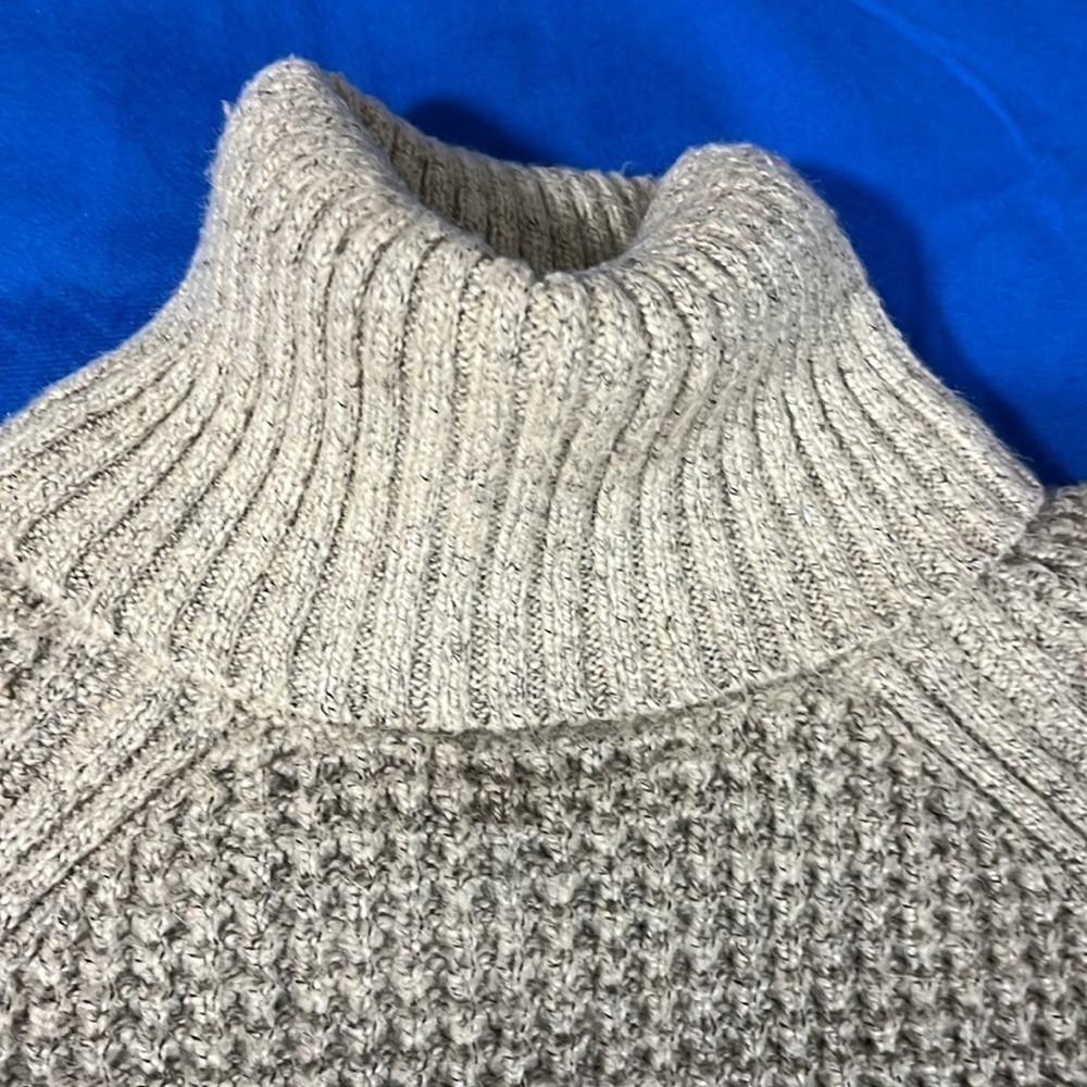 ⭐️ WindRiver turtleneck chunky knit sweater - size M - Picture 6 of 11